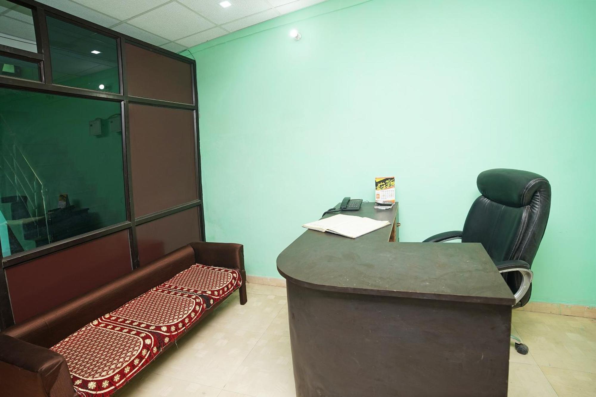 Haldwāni Hotel O Paras Guest House & Restaurant מראה חיצוני תמונה